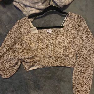 cute shirt size small, never worn !!